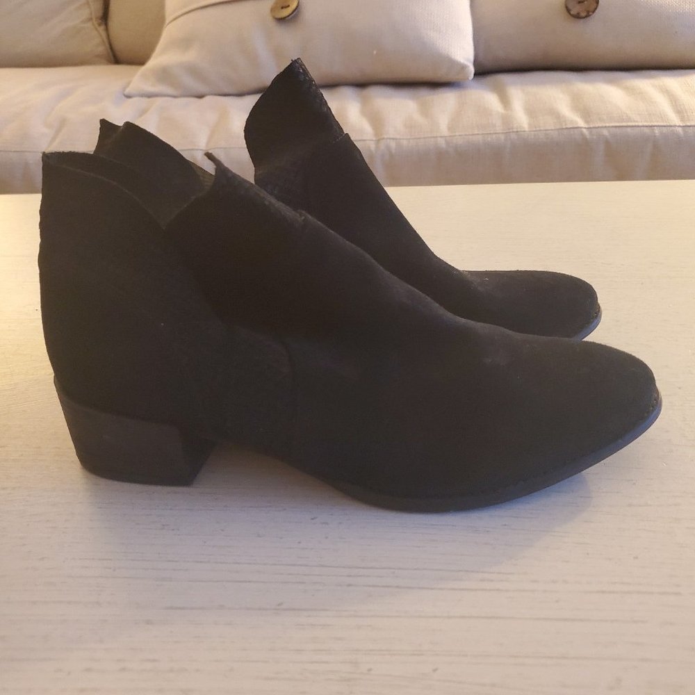 Seychelles Black Suede/Leather Ankle Booties 10